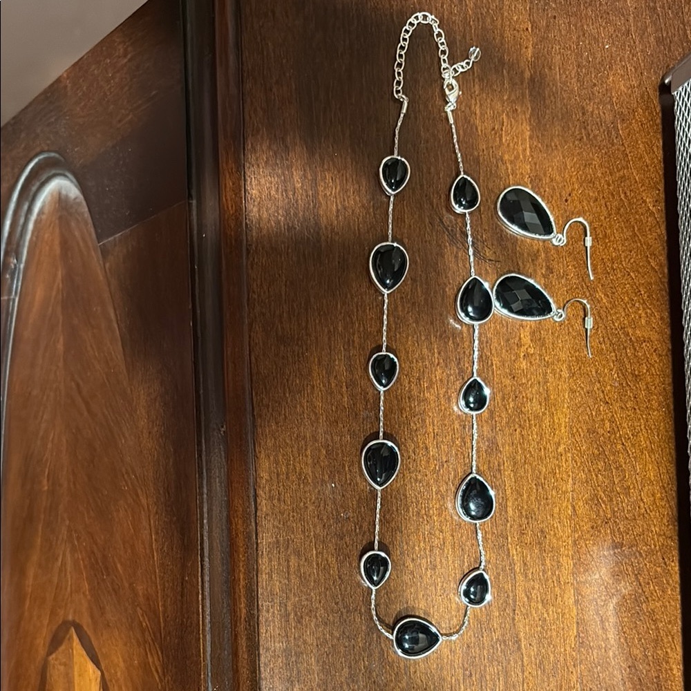 Elegant Black and Silver Jewelry Set